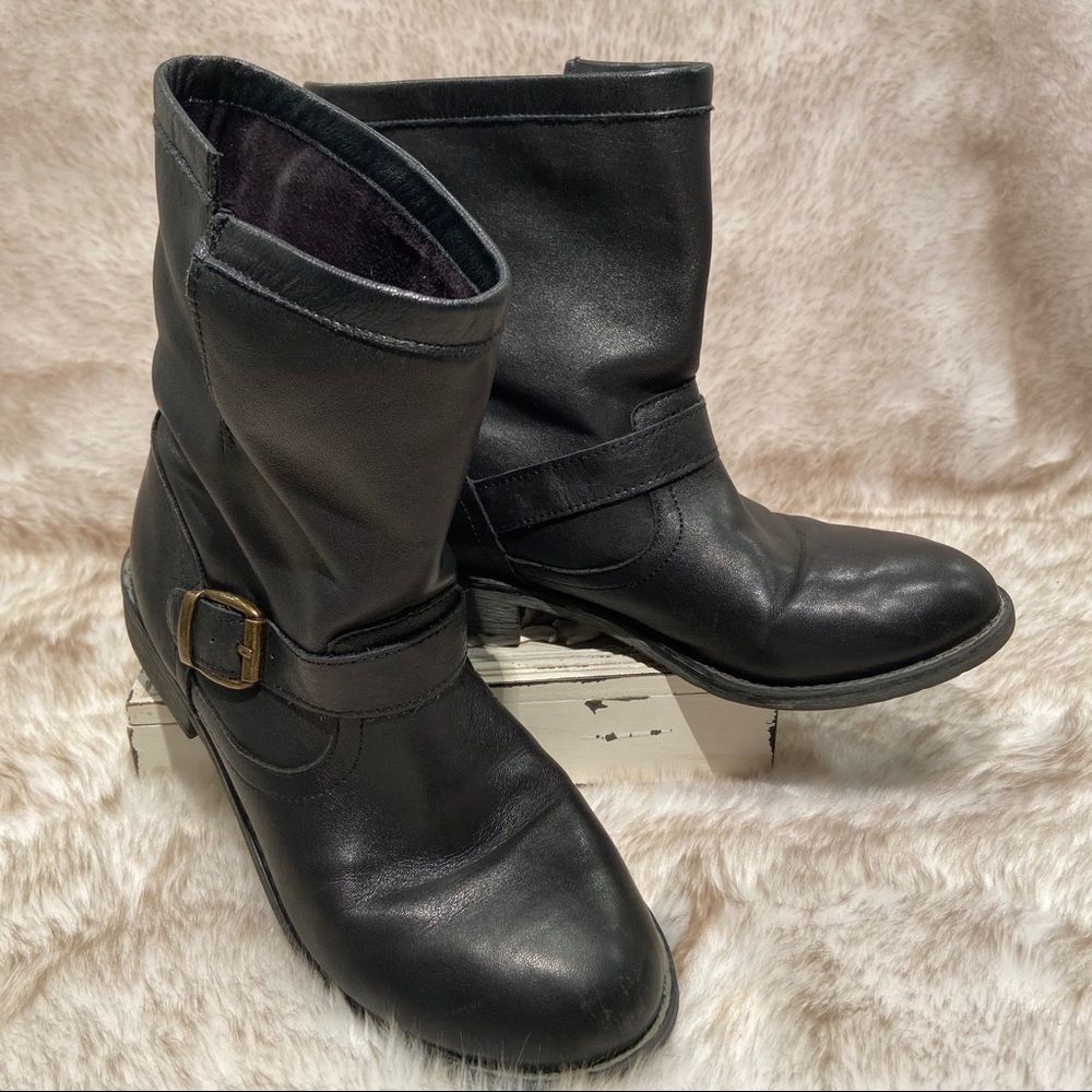 Nine West Black Leather Slip-On Combat Boot Size 7